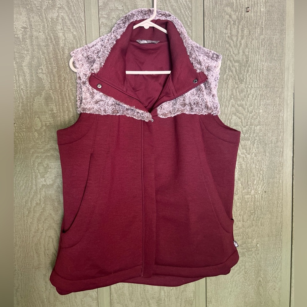 The North Face Hybrination Thermal 3D Faux Fur Vest Burgundy Pockets Size